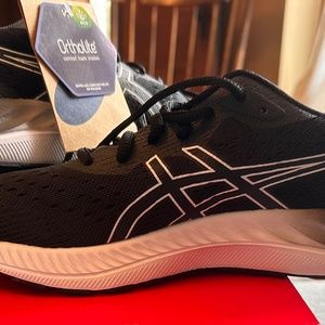 Brand new ASICS running shoes